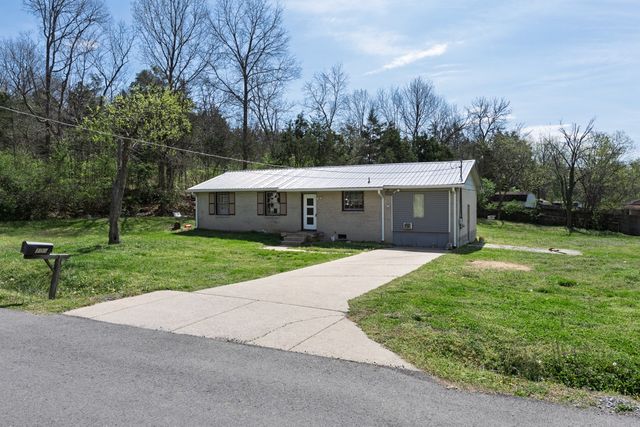 104 Hilltop Dr, Hendersonville, TN 37075
