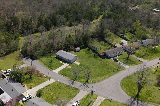 104 Hilltop Dr, Hendersonville, TN 37075