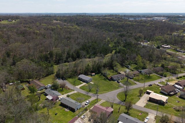 104 Hilltop Dr, Hendersonville, TN 37075