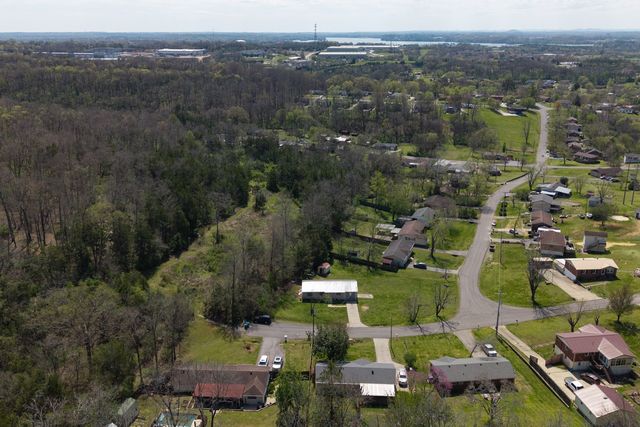 104 Hilltop Dr, Hendersonville, TN 37075