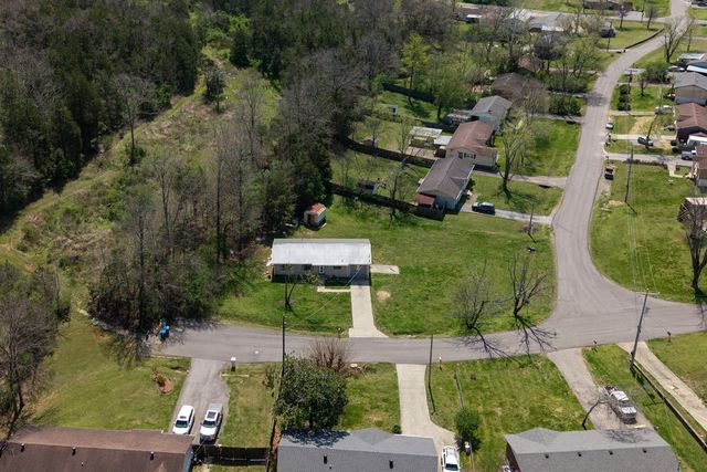 104 Hilltop Dr, Hendersonville, TN 37075