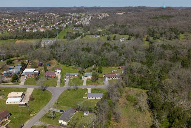 104 Hilltop Dr, Hendersonville, TN 37075