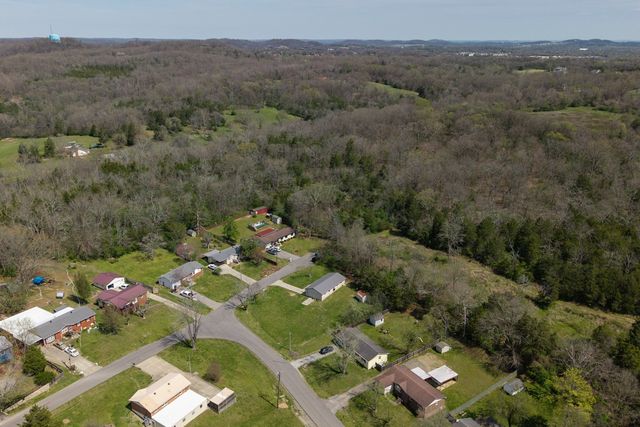 104 Hilltop Dr, Hendersonville, TN 37075