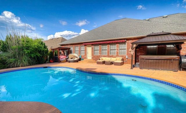 318 Fox Fire Court, Joplin, MO 64801