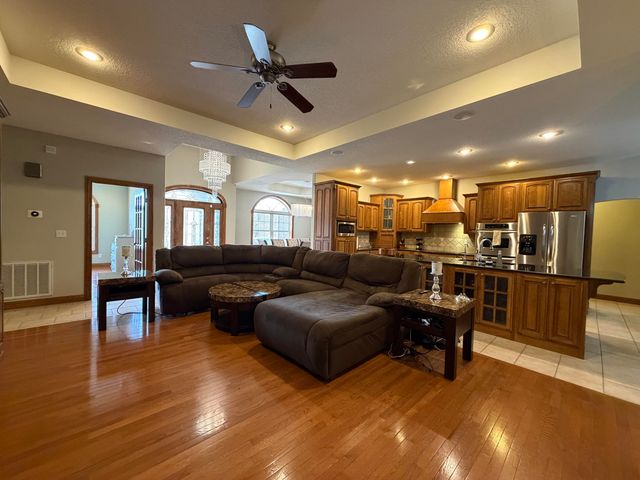 318 Fox Fire Court, Joplin, MO 64801