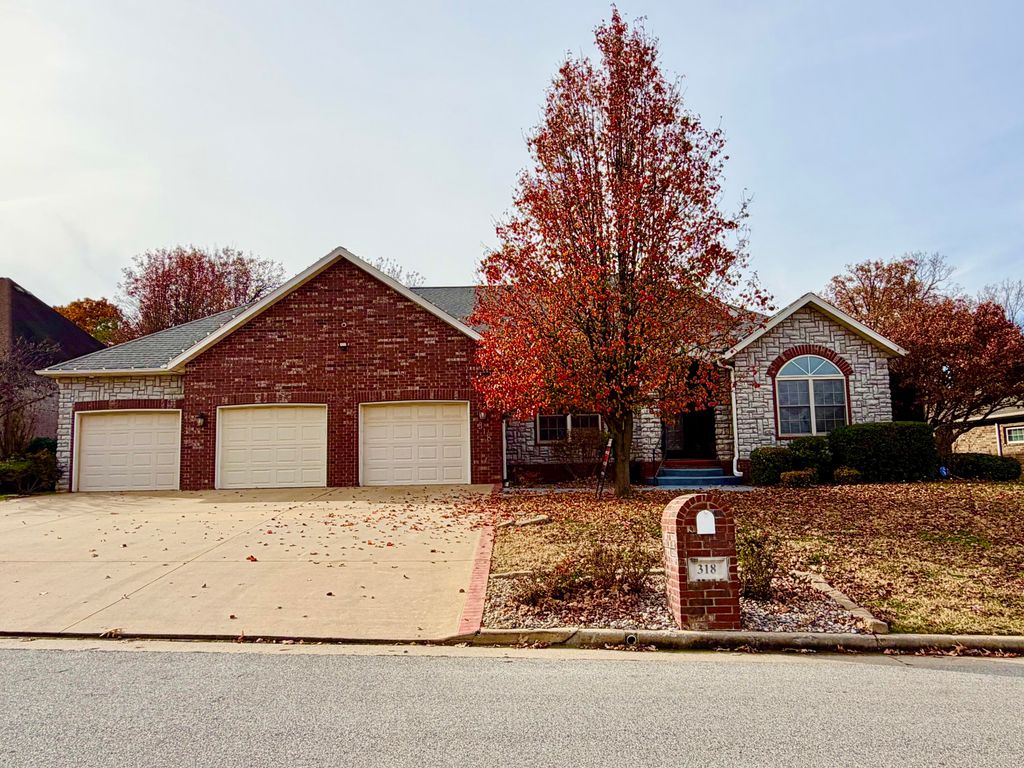 318 Fox Fire Court, Joplin, MO 64801