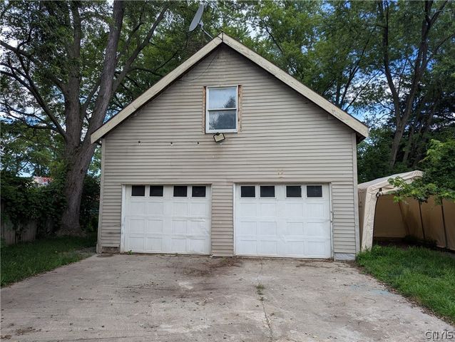 428 Garden City Drive, Salina, NY 13211