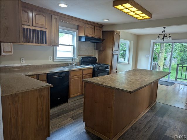 428 Garden City Drive, Salina, NY 13211