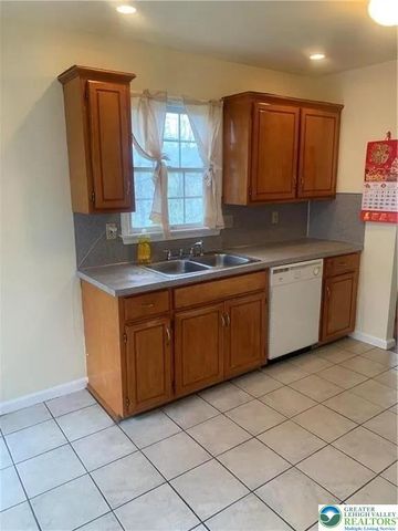 525 South New Street, Nazareth Boro, PA 18064