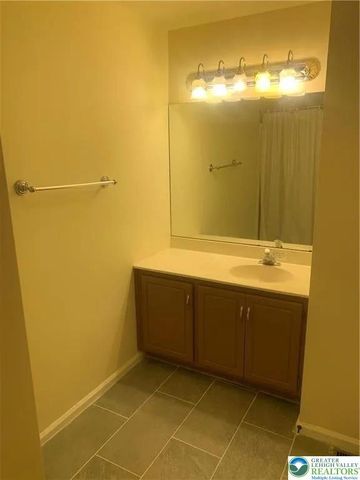 525 South New Street, Nazareth Boro, PA 18064