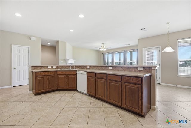 904 Winding Creek Place, Round Rock, TX 78665