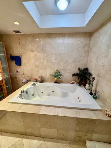 19500 Turnberry Way 15F, Aventura, FL 33180