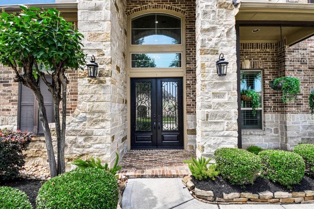 19410 Meadow Lakes Drive, Cypress, TX 77433