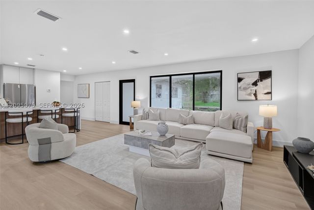 5349 Balsam Ter, Plantation, FL 33317