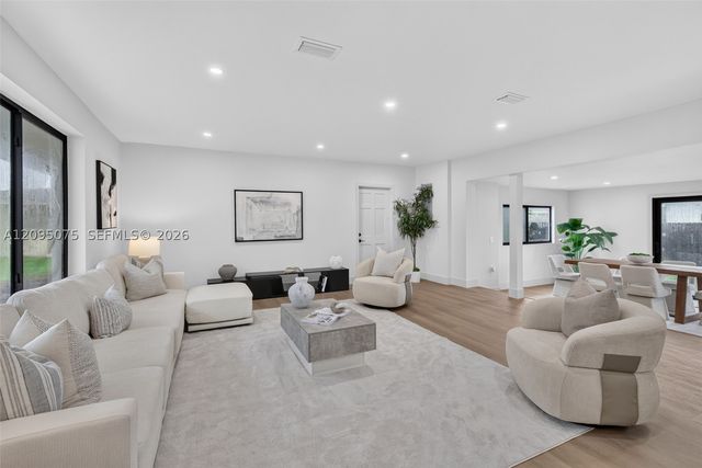 5349 Balsam Ter, Plantation, FL 33317