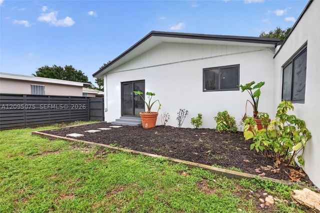 5349 Balsam Ter, Plantation, FL 33317