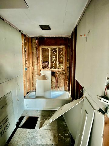 854 S Crystal Avenue, Benton Harbor, MI 49022