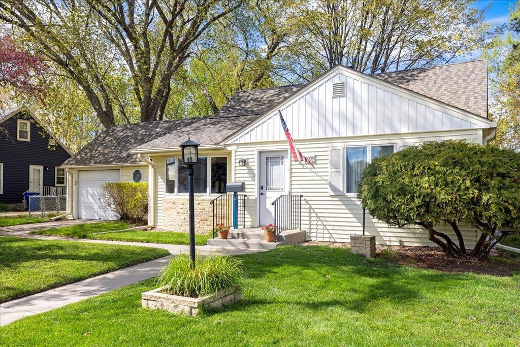 2099 Lacrosse Avenue, Saint Paul, MN 55119
