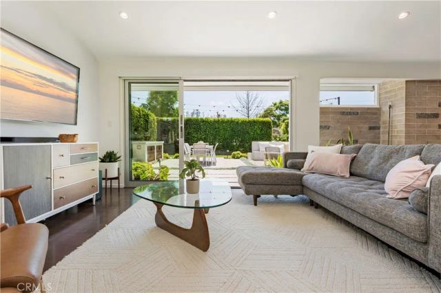 3231 Rowena, Rossmoor, CA 90720