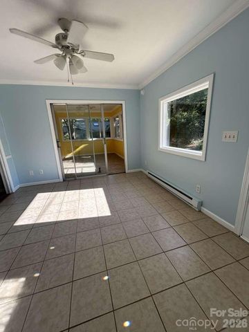 1225 Pinebrook Circle, Hendersonville, NC 28739
