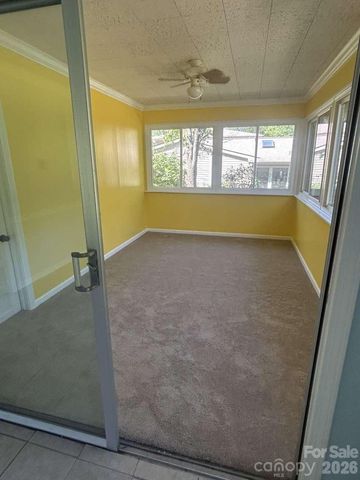 1225 Pinebrook Circle, Hendersonville, NC 28739