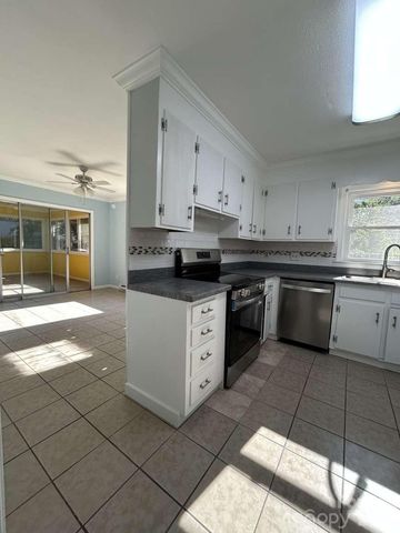 1225 Pinebrook Circle, Hendersonville, NC 28739