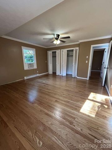 1225 Pinebrook Circle, Hendersonville, NC 28739