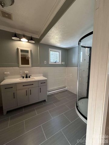 1225 Pinebrook Circle, Hendersonville, NC 28739