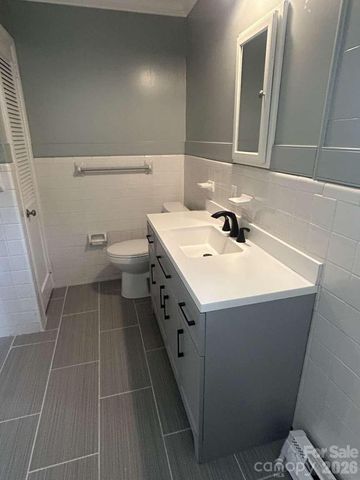 1225 Pinebrook Circle, Hendersonville, NC 28739