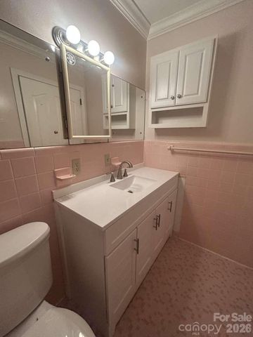 1225 Pinebrook Circle, Hendersonville, NC 28739