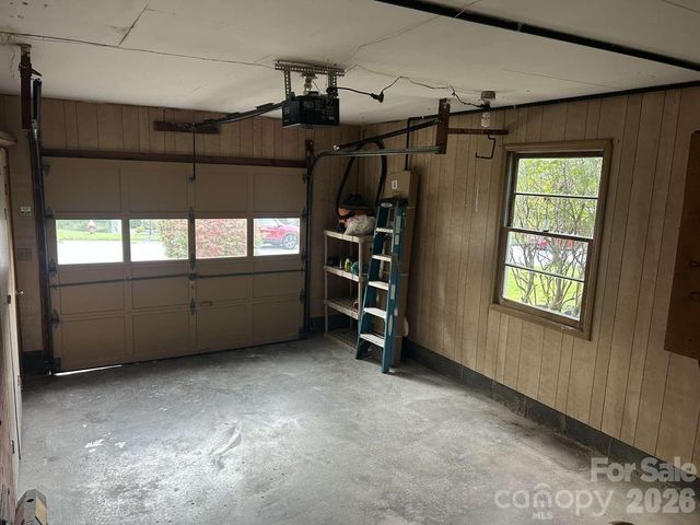 1225 Pinebrook Circle, Hendersonville, NC 28739