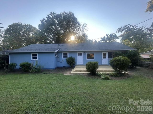 1225 Pinebrook Circle, Hendersonville, NC 28739