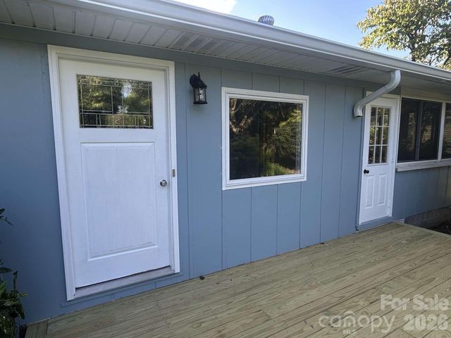 1225 Pinebrook Circle, Hendersonville, NC 28739