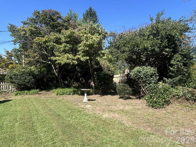 1225 Pinebrook Circle, Hendersonville, NC 28739