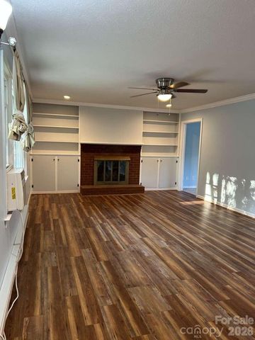 1225 Pinebrook Circle, Hendersonville, NC 28739