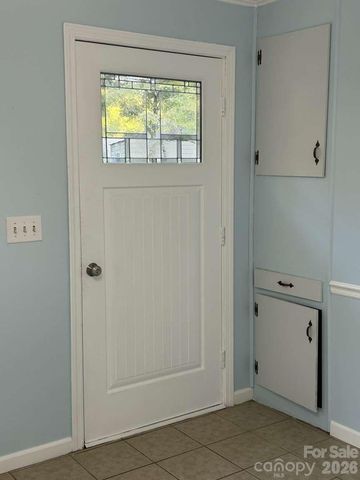 1225 Pinebrook Circle, Hendersonville, NC 28739