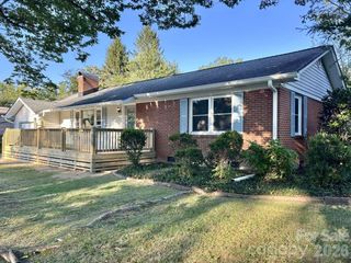 1225 Pinebrook Circle, Hendersonville, NC 28739