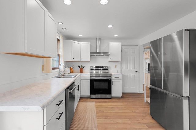 1750 LOST DAUPHIN ROAD, De Pere, WI 54115