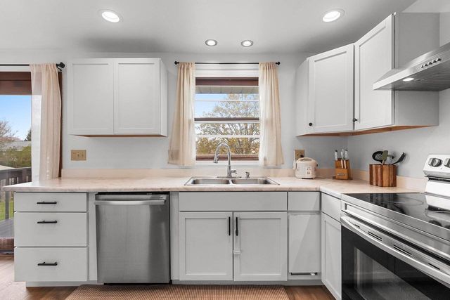 1750 LOST DAUPHIN ROAD, De Pere, WI 54115
