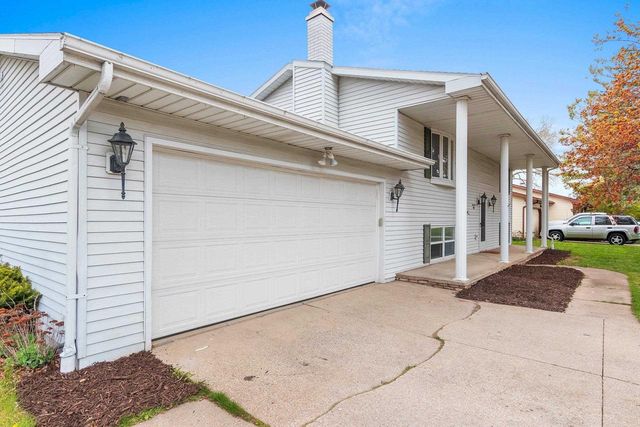 1750 LOST DAUPHIN ROAD, De Pere, WI 54115