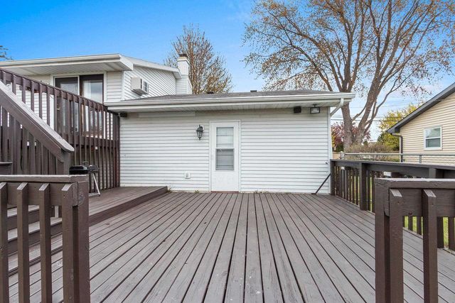 1750 LOST DAUPHIN ROAD, De Pere, WI 54115