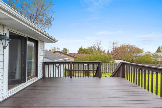 1750 LOST DAUPHIN ROAD, De Pere, WI 54115