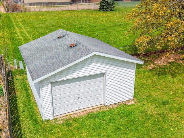 1750 LOST DAUPHIN ROAD, De Pere, WI 54115