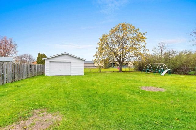 1750 LOST DAUPHIN ROAD, De Pere, WI 54115