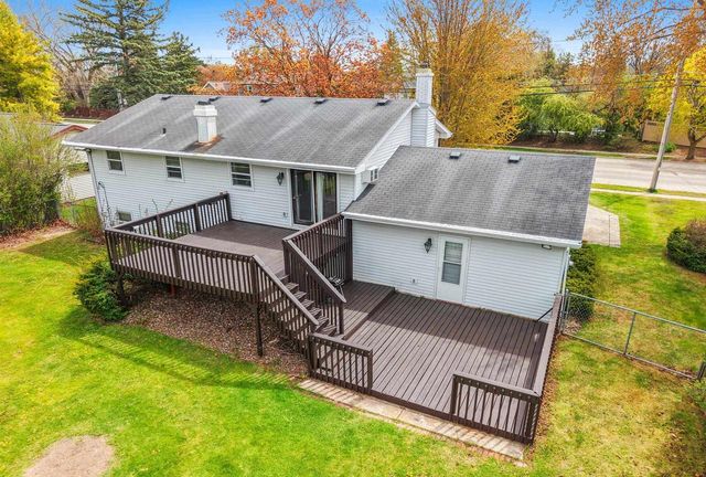1750 LOST DAUPHIN ROAD, De Pere, WI 54115