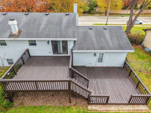 1750 LOST DAUPHIN ROAD, De Pere, WI 54115