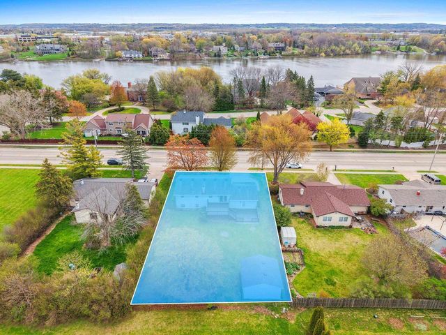 1750 LOST DAUPHIN ROAD, De Pere, WI 54115