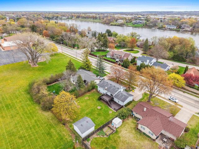 1750 LOST DAUPHIN ROAD, De Pere, WI 54115