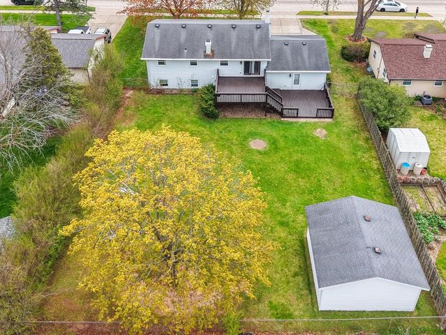 1750 LOST DAUPHIN ROAD, De Pere, WI 54115