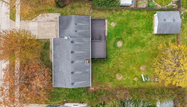 1750 LOST DAUPHIN ROAD, De Pere, WI 54115